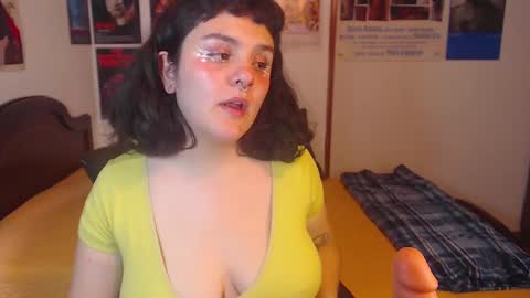 Snapshot of sofia_coolle chatting on December 13, 8:37 pm Sofi online show from December 13, 8:37 pm
