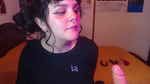 Snapshot of sofia_coolle chatting on March 6, 12:32 am Sofi online show from March 6, 12:32 am