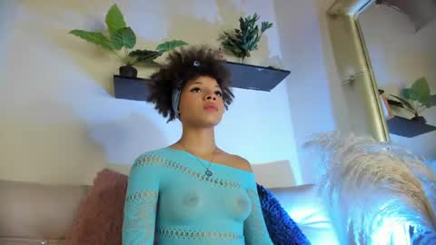 Snapshot of sofia_kay_ chatting on April 28, 2:27 am S O F I A online show from April 28, 2:27 am