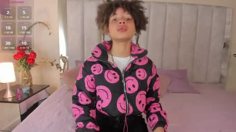 Snapshot of sofia_kay_ chatting on June 6, 8:02 pm S O F I A online show from June 6, 8:02 pm