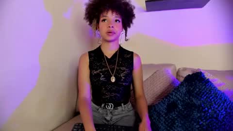 Snapshot of sofia_kay_ chatting on June 9, 9:59 pm S O F I A online show from June 9, 9:59 pm