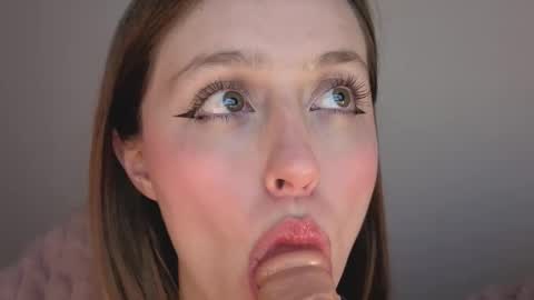 Snapshot of sofia_palacios_ chatting on December 1, 3:44 am online show from December 1, 3:44 am