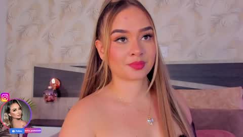 Snapshot of sofia_pamela_ chatting on April 18, 7:58 pm online show from April 18, 7:58 pm