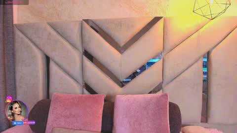 Snapshot of sofia_pamela_ chatting on May 11, 7:00 pm online show from May 11, 7:00 pm