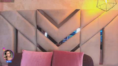 Snapshot of sofia_pamela_ chatting on May 12, 7:11 pm online show from May 12, 7:11 pm