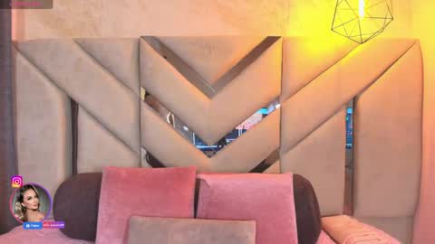 Snapshot of sofia_pamela_ chatting on May 15, 6:48 pm online show from May 15, 6:48 pm