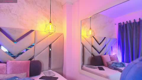 Snapshot of sofia_pamela_ chatting on May 26, 7:10 pm online show from May 26, 7:10 pm