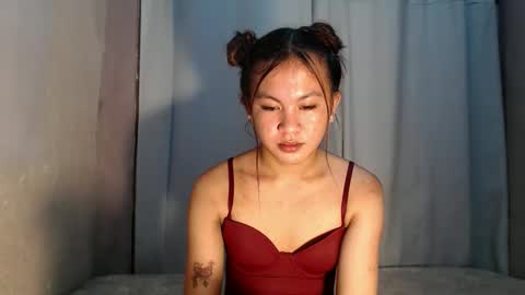 sofia_sweetheart18 online show from May 16, 12:40 am