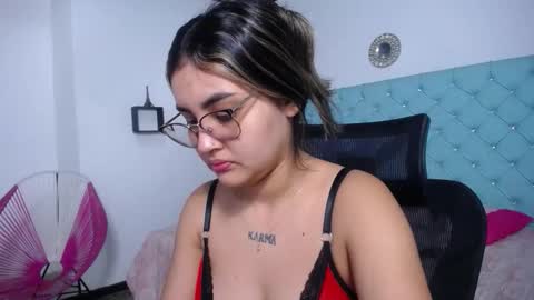 Snapshot of sofiaasexy19 chatting on May 1, 12:21 pm Sofia online show from May 1, 12:21 pm