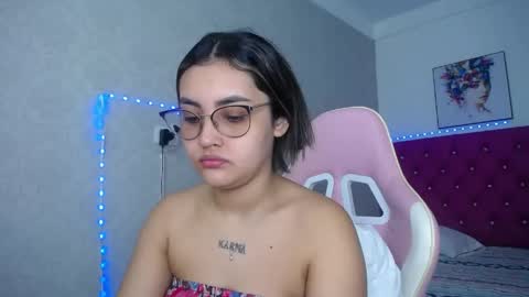 Snapshot of sofiaasexy19 chatting on May 7, 12:32 pm Sofia online show from May 7, 12:32 pm