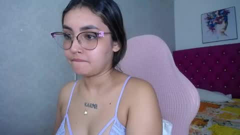 Snapshot of sofiaasexy19 chatting on May 23, 12:49 am Sofia online show from May 23, 12:49 am
