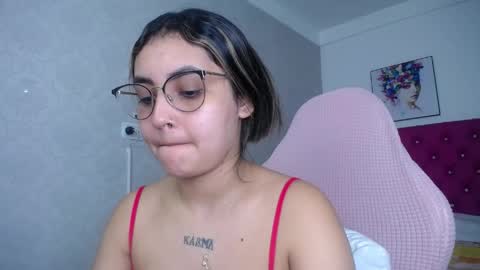 Snapshot of sofiaasexy19 chatting on May 24, 1:38 pm Sofia online show from May 24, 1:38 pm