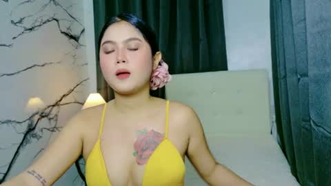 sofiabelle14 online show from August 9, 12:21 pm