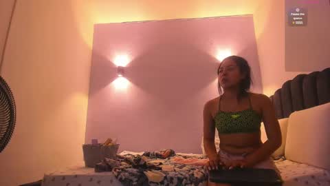 Snapshot of sofiaclaus_19 chatting on January 5, 4:25 am Sofia online show from January 5, 4:25 am