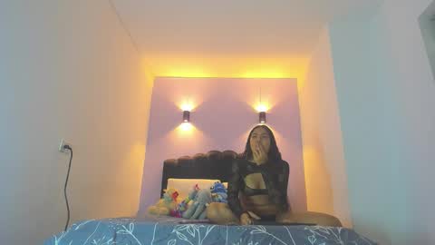 Snapshot of sofiaclaus_19 chatting on December 13, 11:21 pm Sofia online show from December 13, 11:21 pm