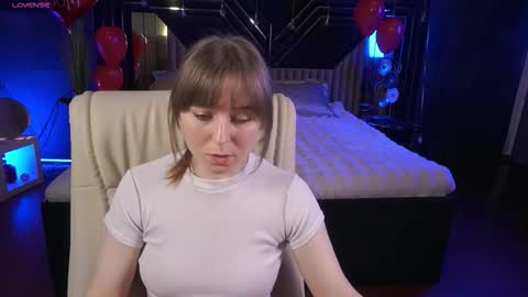 Snapshot of sofialuxuryy chatting on February 15, 9:33 pm SofiaLuxuryy online show from February 15, 9:33 pm