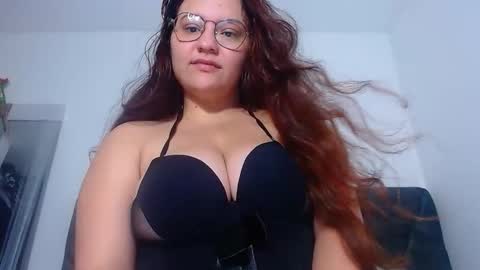 Snapshot of sofiamooon_ chatting on February 24, 3:37 am sofiamooon_ online show from February 24, 3:37 am
