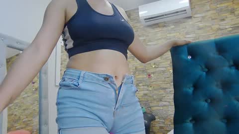 Snapshot of sofianena chatting on January 2, 7:23 am love online show from January 2, 7:23 am