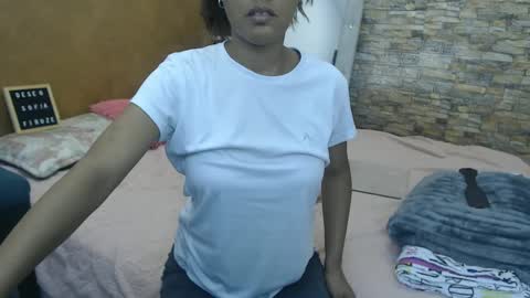 Snapshot of sofianena chatting on February 25, 12:36 am love online show from February 25, 12:36 am