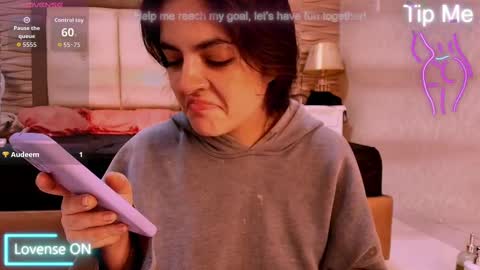 Sofi - next broadcast today 1030pm Colombia time online show from September 15, 10:10 pm