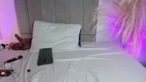 sofiavitali_ online show from July 1, 11:01 am