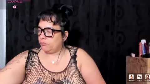 Snapshot of sofie_storm chatting on June 27, 11:15 am Vicky online show from June 27, 11:15 am
