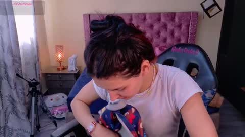 Snapshot of sofii_cute01 chatting on February 6, 2:09 pm sofii_cute01 online show from February 6, 2:09 pm