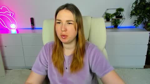 Snapshot of sofii_darling chatting on February 8, 5:38 pm sofii_darling online show from February 8, 5:38 pm