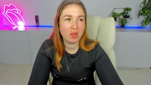 Snapshot of sofii_darling chatting on February 13, 6:15 pm sofii_darling online show from February 13, 6:15 pm