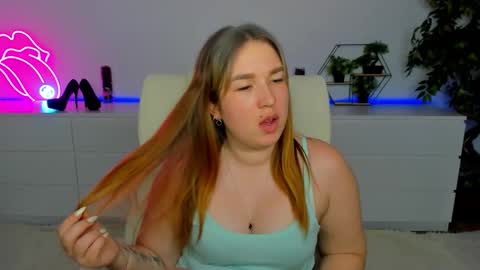 Snapshot of sofii_darling chatting on March 2, 6:04 pm sofii_darling online show from March 2, 6:04 pm