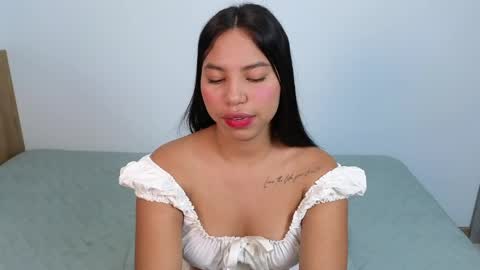 Snapshot of sofimiel chatting on May 18, 10:15 pm Sofa online show from May 18, 10:15 pm