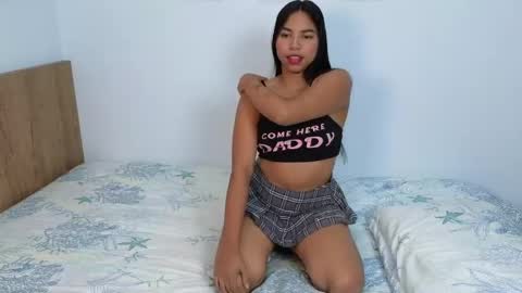 Snapshot of sofimiel chatting on May 19, 10:27 pm Sofa online show from May 19, 10:27 pm