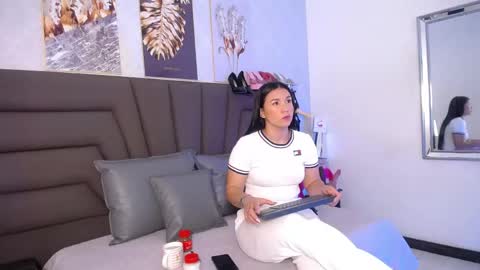 Snapshot of sofiperez_ chatting on May 18, 11:16 am online show from May 18, 11:16 am