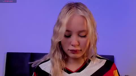 Snapshot of softangelxkisses chatting on July 14, 5:12 am Angelina online show from July 14, 5:12 am