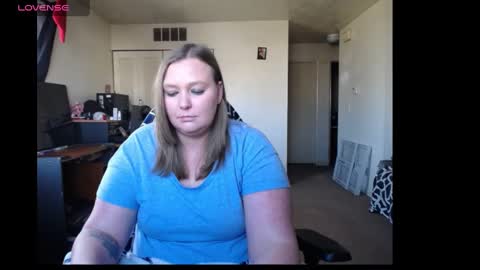 Snapshot of softerpeaches chatting on December 6, 8:18 pm Rose online show from December 6, 8:18 pm