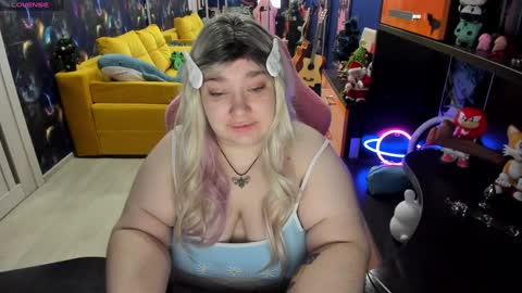 Snapshot of softie_sofy chatting on December 23, 2:02 am Sofie online show from December 23, 2:02 am