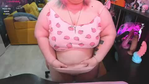 Snapshot of softie_sofy chatting on June 20, 2:47 am Sofie online show from June 20, 2:47 am