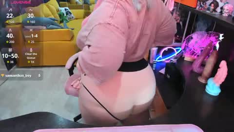 Snapshot of softie_sofy chatting on June 26, 3:22 am Sofie online show from June 26, 3:22 am