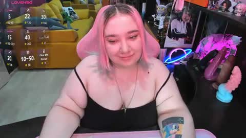 Snapshot of softie_sofy chatting on June 27, 3:44 am Sofie online show from June 27, 3:44 am