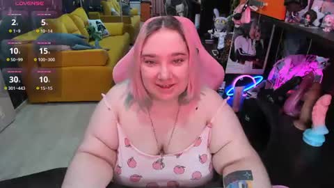 Snapshot of softie_sofy chatting on July 2, 2:44 am Sofie online show from July 2, 2:44 am