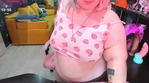 Snapshot of softie_sofy chatting on July 2, 3:23 am Sofie online show from July 2, 3:23 am