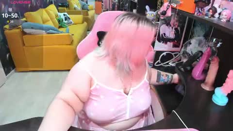 Snapshot of softie_sofy chatting on July 5, 1:56 am Sofie online show from July 5, 1:56 am