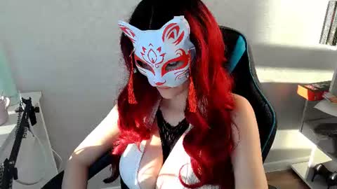 Snapshot of softvoltage_ chatting on June 27, 4:23 pm Nika Schwarz online show from June 27, 4:23 pm