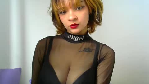 Snapshot of softy19 chatting on December 22, 8:28 pm softy19 online show from December 22, 8:28 pm