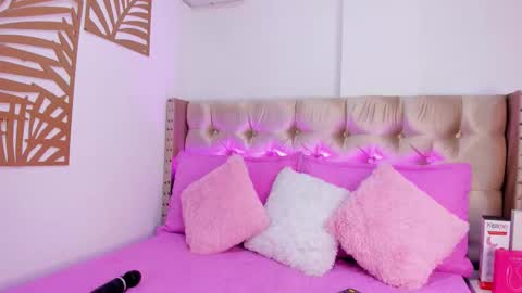 Snapshot of sofynovoa chatting on February 1, 4:33 am online show from February 1, 4:33 am