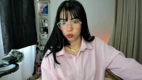 Snapshot of sol_lunaa23 chatting on April 21, 8:55 pm sol online show from April 21, 8:55 pm