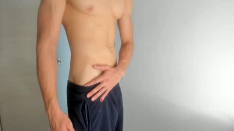 Snapshot of sola_enzo chatting on May 25, 1:28 pm sola_enzo online show from May 25, 1:28 pm