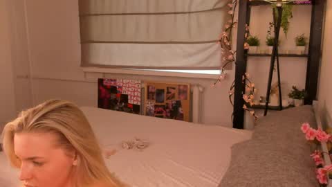 Nana online show from May 26, 2:02 pm
