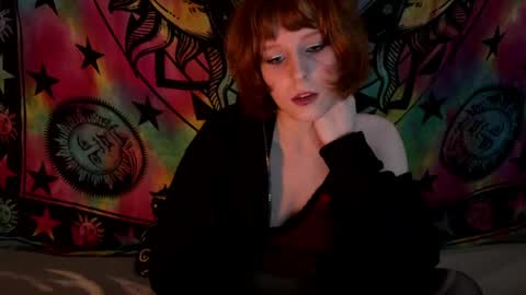 Snapshot of solarya_red chatting on May 25, 7:31 pm Annie online show from May 25, 7:31 pm