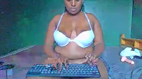 Snapshot of sollybunny chatting on April 24, 8:17 am Solly bunny online show from April 24, 8:17 am